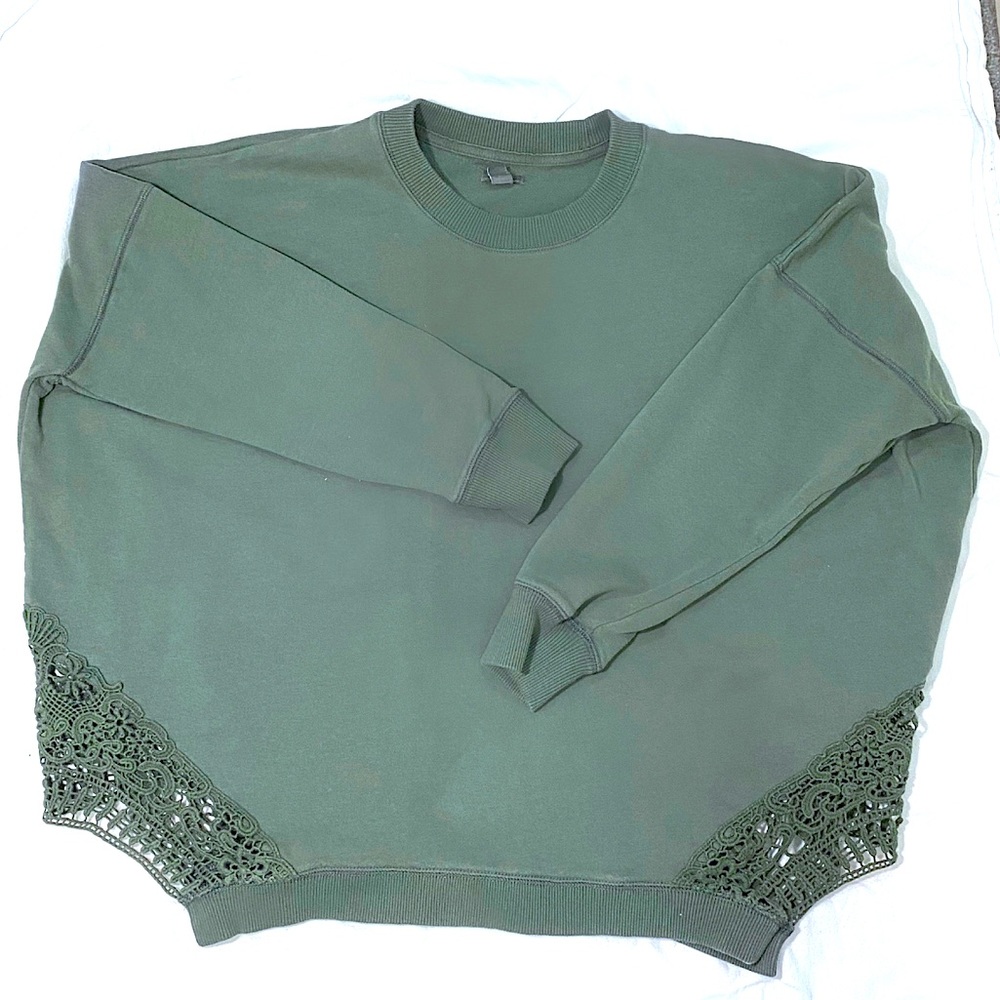 Cute and comfy Aerie sweater